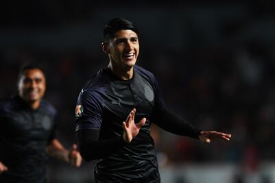 Alan Pulido, del gozo al pozo