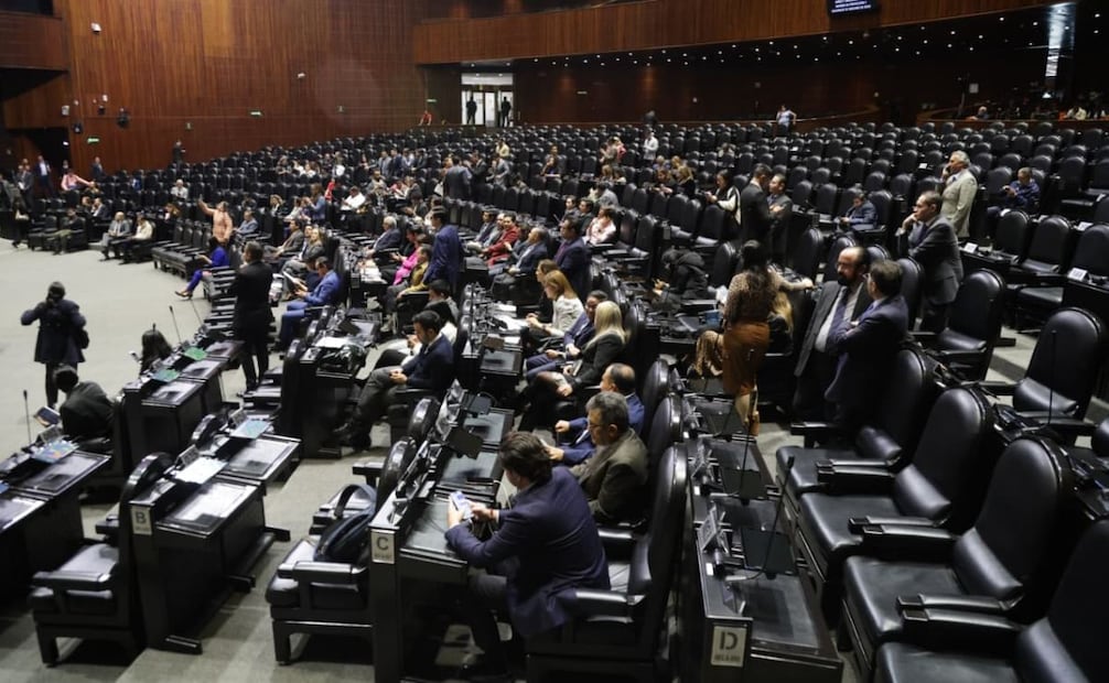 La diputada Kenia López Rabadán, la senadora Laura Itzel Castillo y la senadora Verónica Camino durante la sesión de la comisión permanente en San Lázaro. FOTO: Carlos Mejía/EL UNIVERSAL