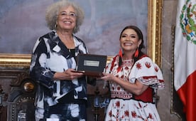 Clara Brugada entrega las llaves de la CDMX a la activista estadounidense Angela Davis; "la capital de México siempre será tu casa"