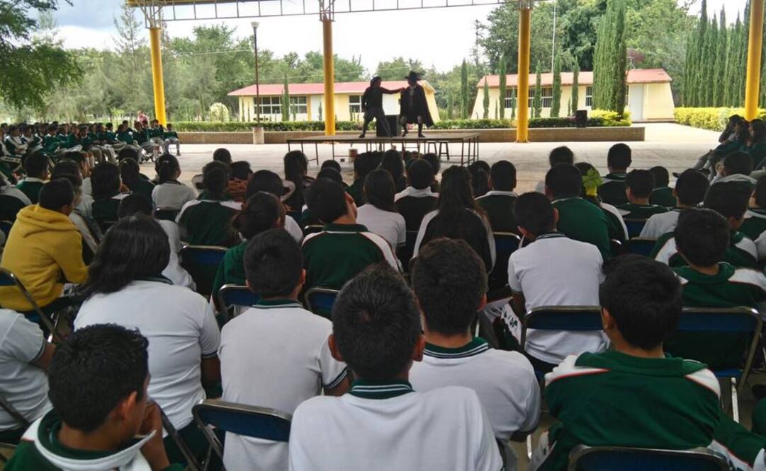 La Villa de Zaachila tiene una larga historia de resistencia y un gran arraigo a sus tradiciones. Fundada en 1390, posee una zona arqueológica que la distingue. Ese municipio que está a unos 18 km de la capital ha comenzado a construir otra historia fincada en la lectura, los libros y las artes.