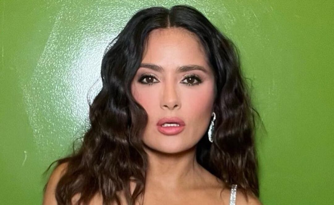 Salma Hayek posando para la cámara. Fuente: Instagram @salmahayek