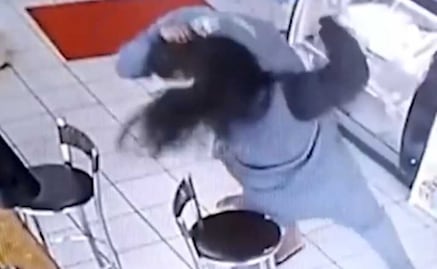 VIDEO. Mujer ataca a acosador que intentó ponerle la mano en el muslo y se hace viral