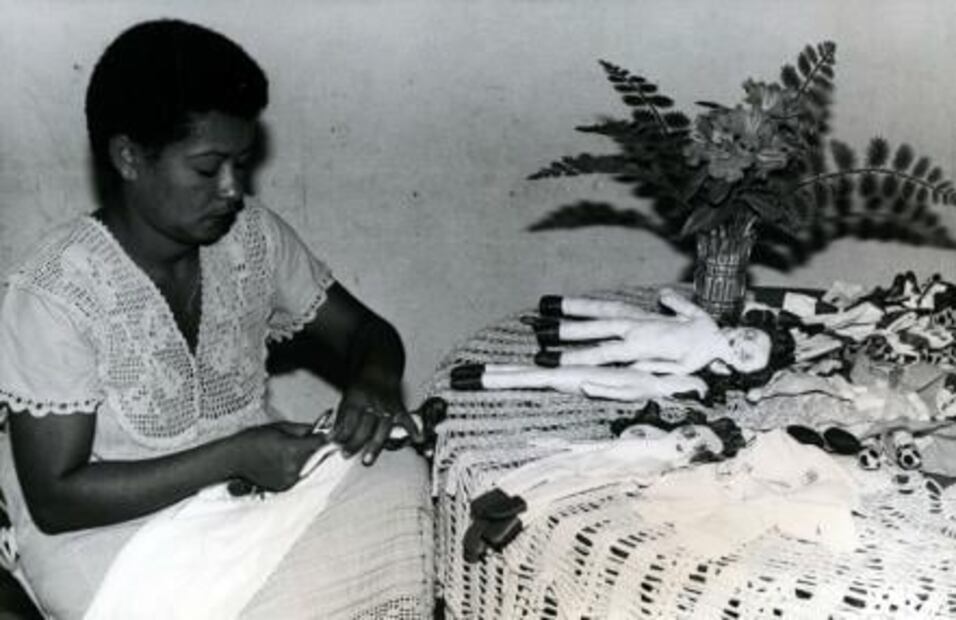 El hombre que revive muñecas