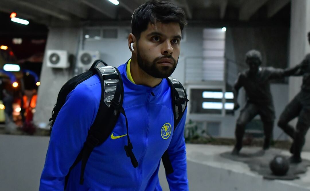 Araujo arribando al estadio Nemesio Diez / Foto: Imago7