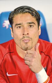 Convencen a Vela de seguir con el Tricolor