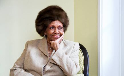 Sorprende a madre de Whitney Houston acusación de abuso