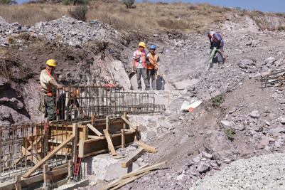 Tras dos años de retraso reactivan construcción de plantel de la UAEM en Tlalnepantla