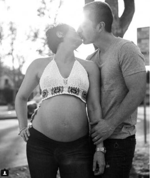 Aislinn Derbez revela que espera una niña