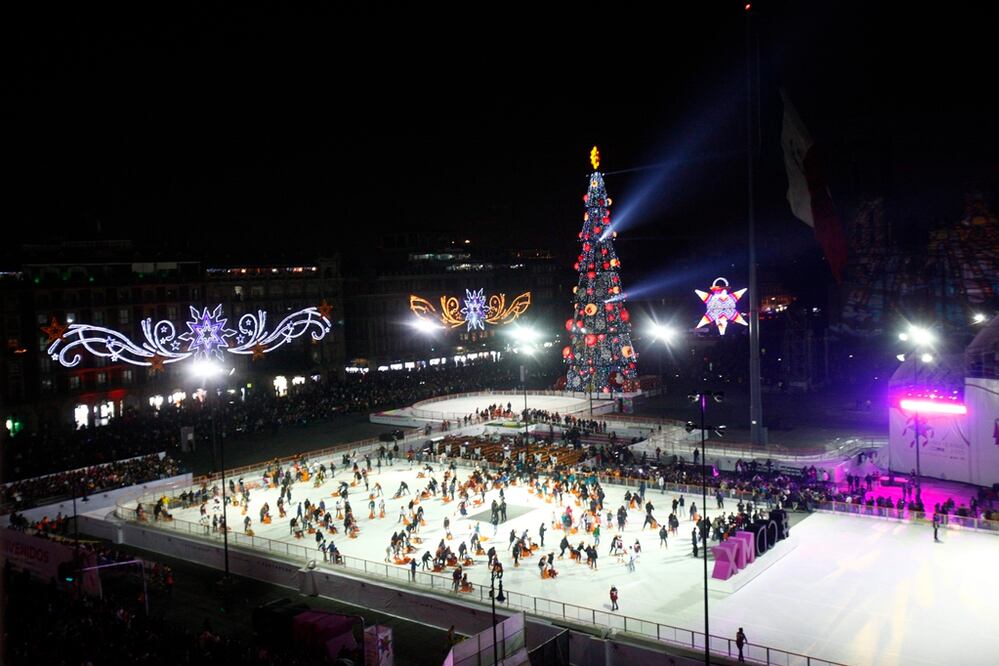 El gobierno del Distrito Federal dio por inauguradas las actividades recreativas de invierno en el Zócalo capitalino