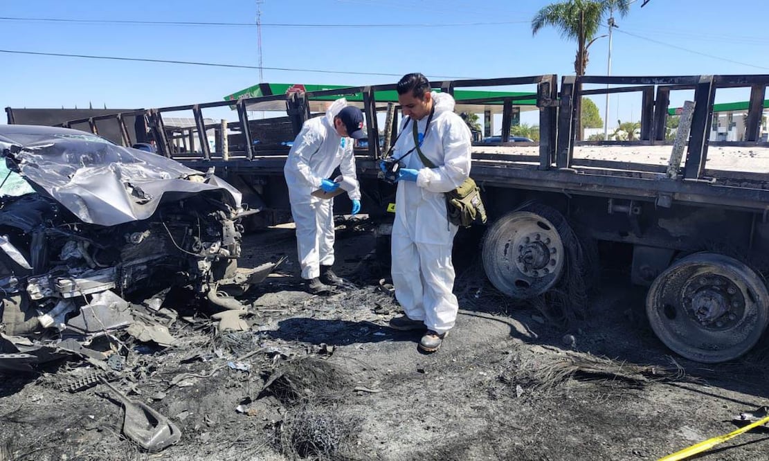 Muere médico de Hospital de Aguascalientes tras chocar contra un tráiler quemado en carretera de Jalisco. Foto: Especial.
