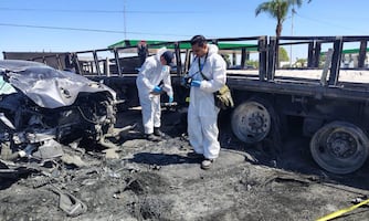 Muere médico de Hospital de Aguascalientes tras chocar contra un tráiler quemado en carretera de Jalisco; fue usado en bloqueos del domingo