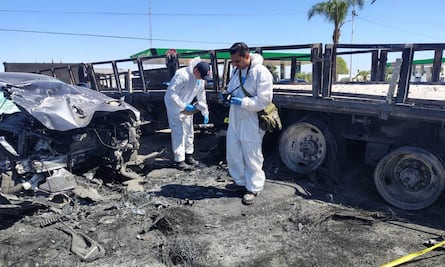Muere médico de Hospital de Aguascalientes tras chocar contra un tráiler quemado en carretera de Jalisco; fue usado en bloqueos del domingo