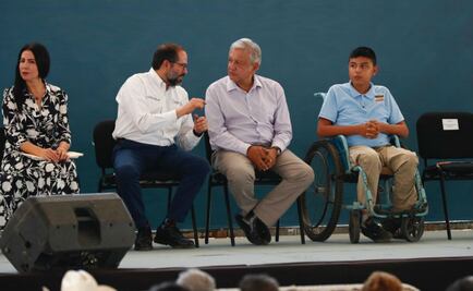 Gobernador de Colima confronta abucheos en evento de AMLO
