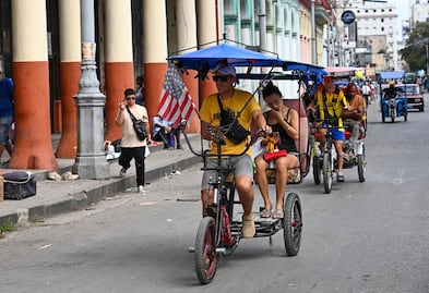 Protesta en centro de Cuba deja 5 arrestados; presidente Díaz-Canel reconoce malestar y denuncia actos vandálicos