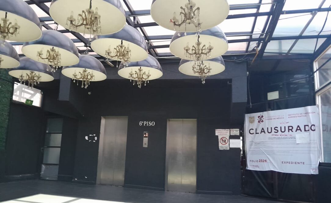 Cierre de bares en Plaza Juárez en CDMX. Foto: Carlos Mejía