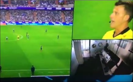 Revisan jugada y no hay nadie en la sala del VAR