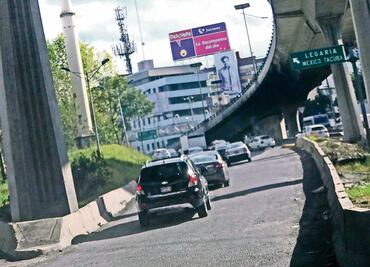 Reparan fuga y baches en Periférico