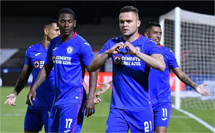 Cruz Azul vence con polémica a los Pumas en CU