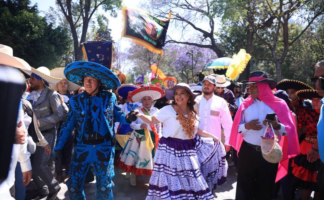 Brugada compartió que entre sus planes de gobierno está impulsar el Gran Carnaval de la Ciudad de México, en el que participen todos los pueblos y barrios originarios de la capital. Foto: Especial