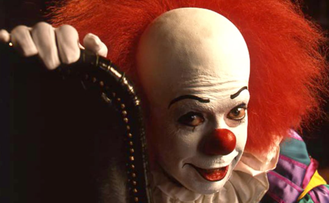 Pennywise, interpretado por Tim Curry, en la cinta "It" de 1990.
Foto: IMDb