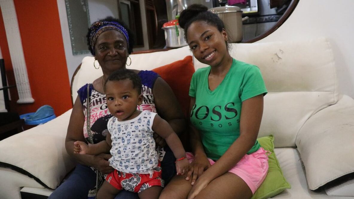 Las parteras de Colombia que les plantan cara a grupos armados para traer niños al mundo