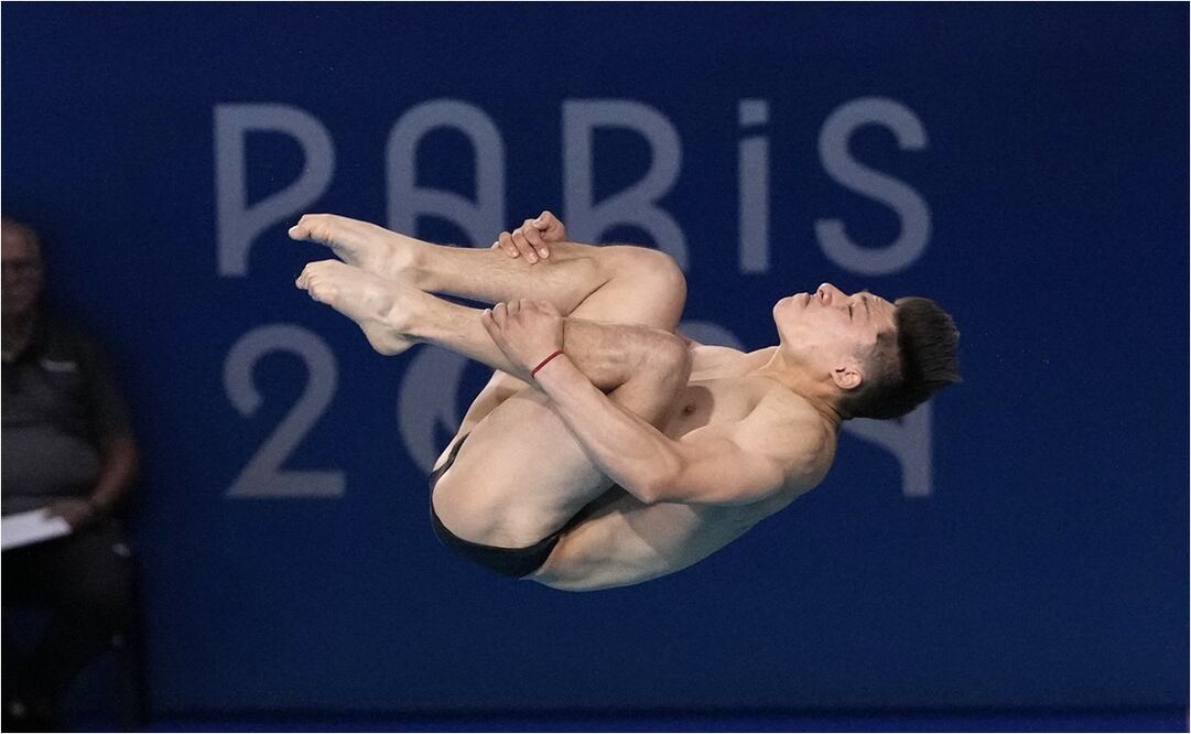 Osmar Olvera clasifica a la final de trampolín 3 metros. FOTO: AP