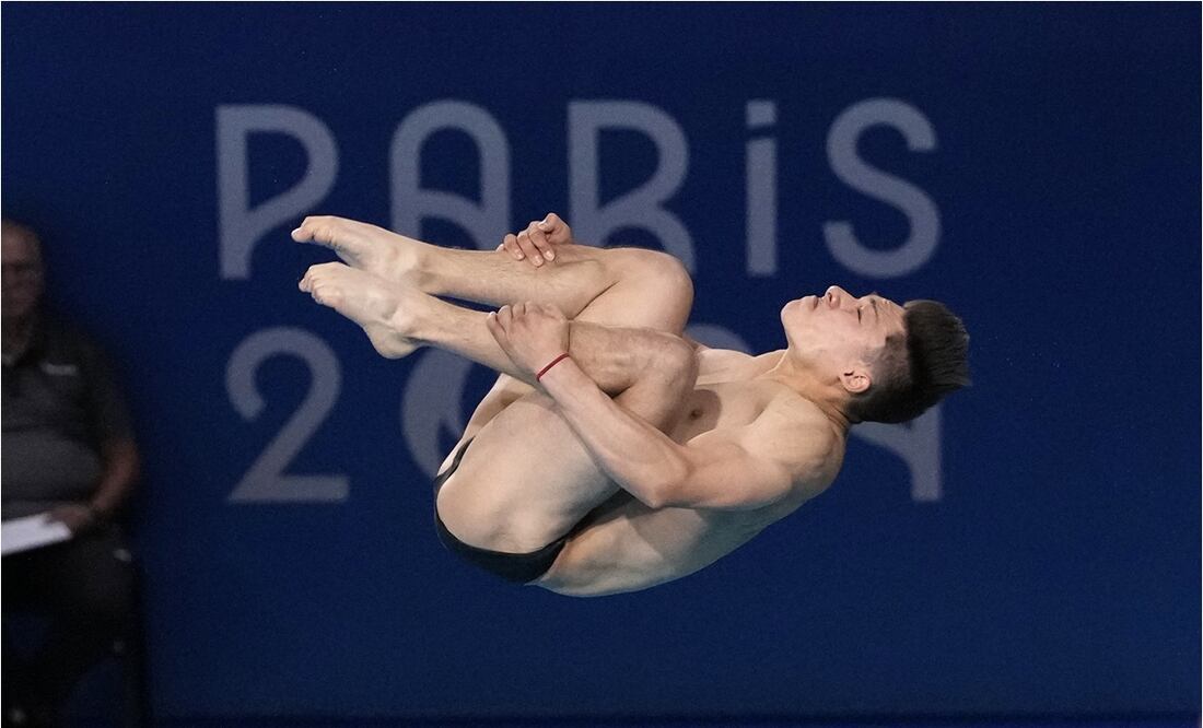 Osmar Olvera clasifica a la final de trampolín 3 metros. FOTO: AP