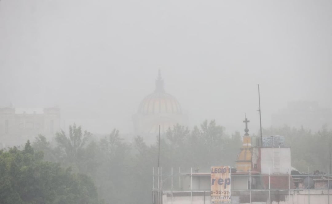 La Secretaría de Gestión Integral de Riesgos y Protección Civil reportó lluvias intensas y granizo en la CDMX. | Foto: Valente Rosas/ EL UNIVERSAL.