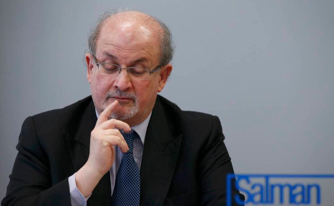 Escritores en la India y en el extranjero, como es el caso del conocido escritor indio Salman Rushdie, levantan la voz ante la creciente intolerancia religiosa en el gigante asiático y los ataques a periodistas. FOTO: Ralph Orlowski/REUTERS.