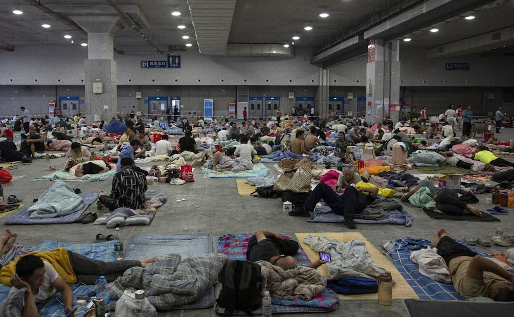 En China, evacúan a miles de personas por tifón Bavi. Foto: EFE