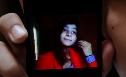 Madre quema viva a su hija por casarse sin permiso en Pakistán 