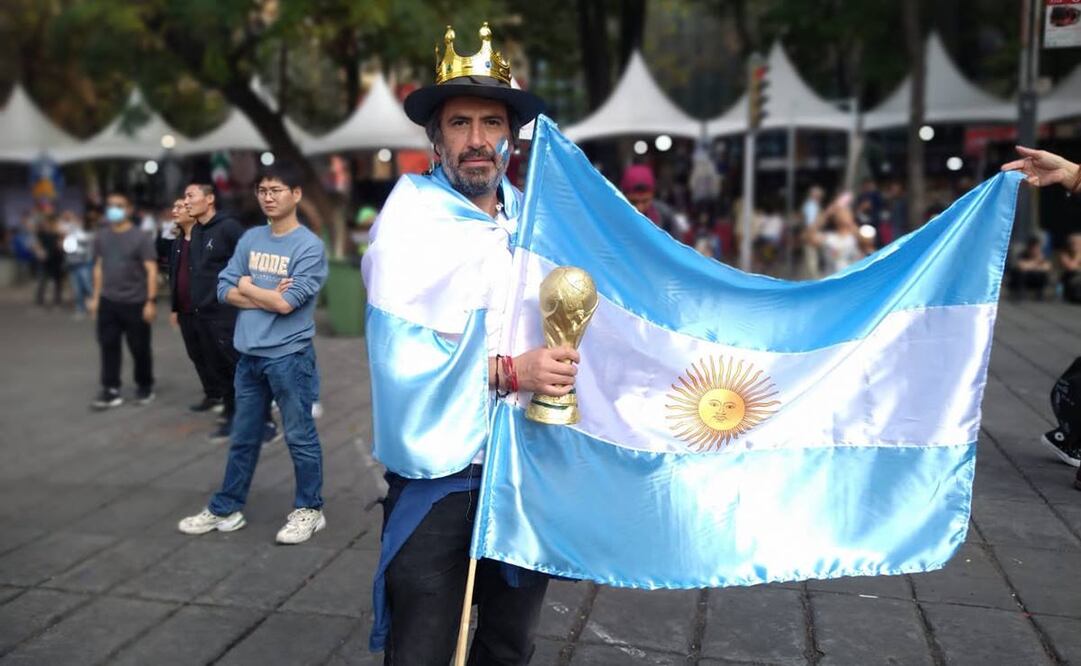 Aficionado argentino en las calles de la CDMX - Foto: Juan Carlos Cortés. EL UNIVERSAL