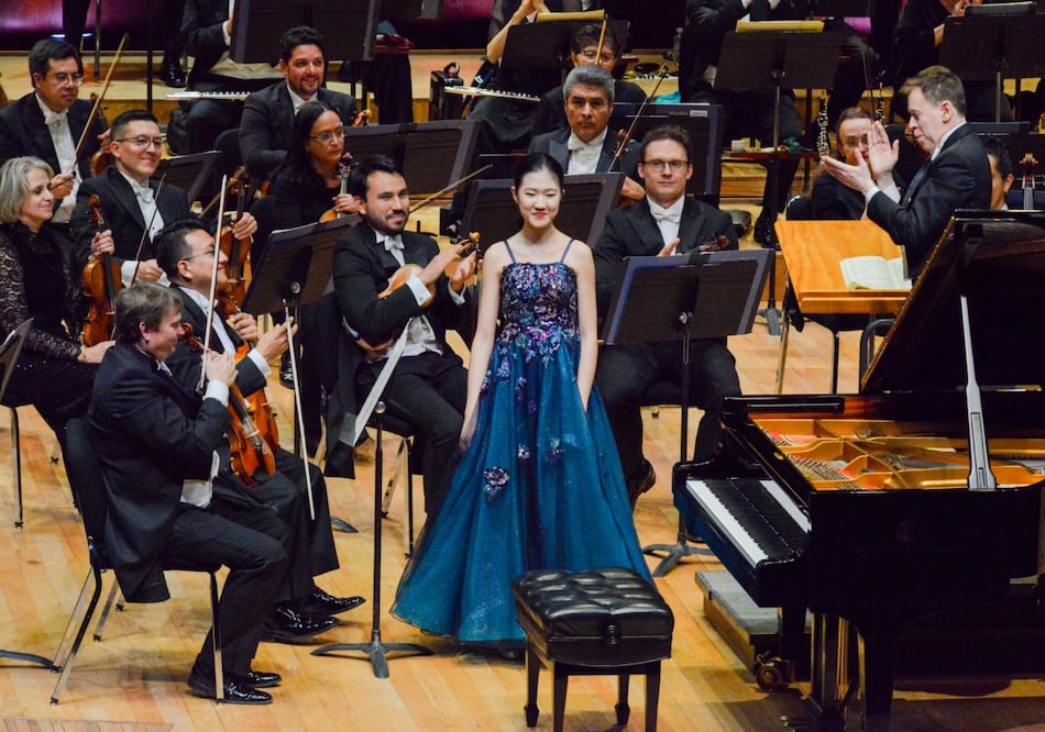 Sophia Liu, solista de la OFUNAM, durante su presentación en el Festival Internacional de Piano de la UNAM. Crédito: Facebook de Música Unam