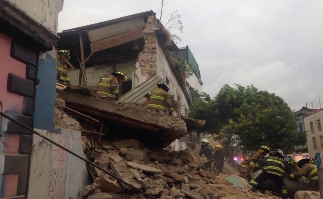 Una vivienda se derrumbó en la zona Centro del Distrito Federal. (Foto: Fernando Ramírez / EL UNIVERSAL)