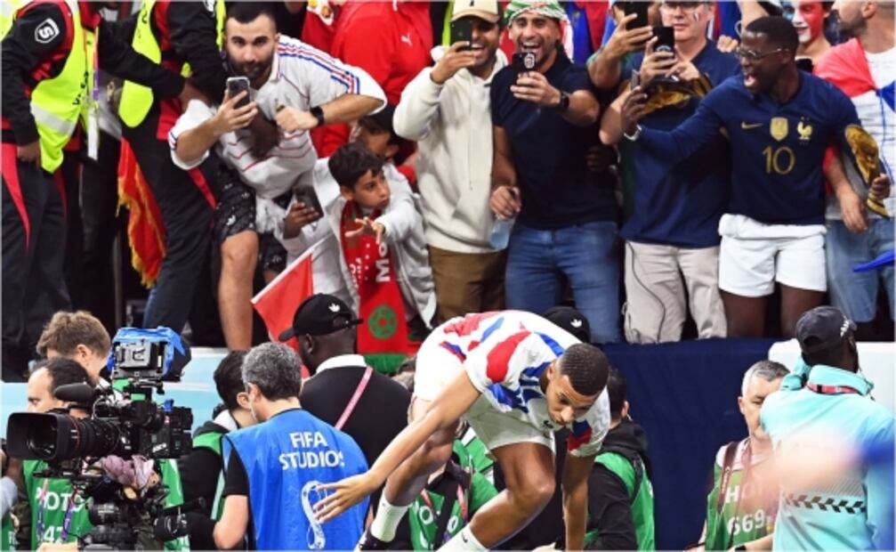 El noble gesto de Kylian Mbappé con un aficionado que recibió un balonazo