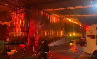 Arde fábrica en Ixtapaluca; incendio provoca movilización de servicios de emergencia