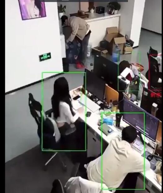 la implementación de una nueva tecnología en una empresa, mediante cámaras de reconocimiento facial.
Foto: Captura de pantalla