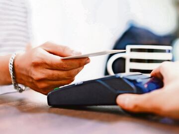 ¿Te cobraron extra por pagar con tarjeta?; conoce la multa a la que se hará acreedor el comercio