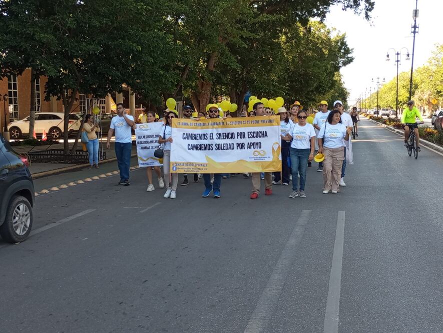 Marchan en Mérida para pedir mayor prevención contra el suicidio. Foto Especial