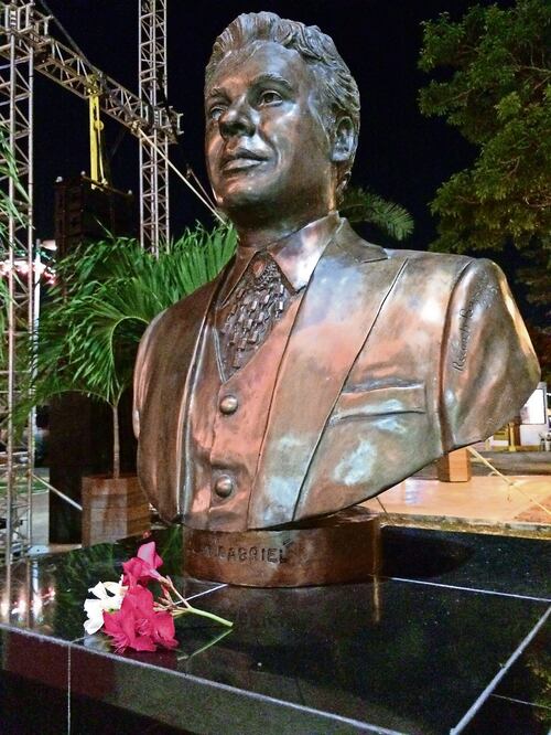 La pieza de bronce puro, ubicada en el Corredor Escultórico Cultural de la avenida Tulum. tiene un peso promedio de 100 kg (ADRIANA VARILLAS. EL UNIVERSAL)