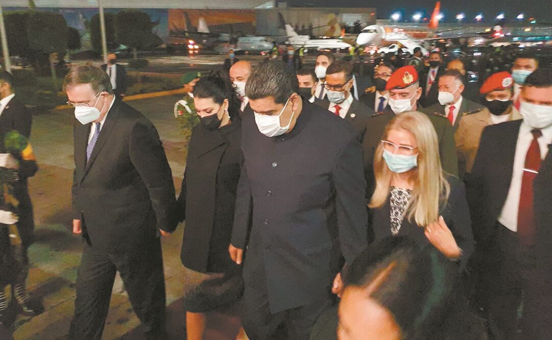 Recibido por el canciller Marcelo Ebrard, el presidente de Venezuela, Nicolás Maduro, llegó anoche al aeropuerto de la Ciudad de México. Foto: Tomada de Twitter