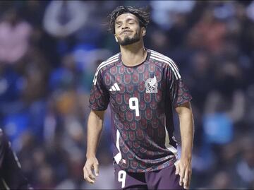 Afición acompaña a la Selección Mexicana, pero explota tras empate ante Valencia