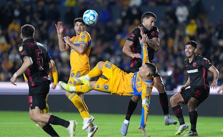 Liga MX: Tigres y Toluca ofrecen pobre empate en el Volcán