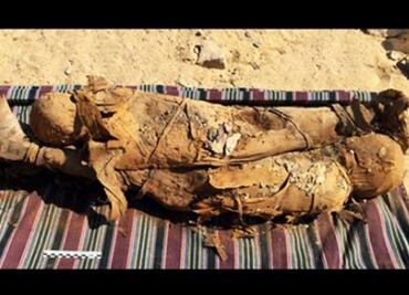 Hallan en Egipto tumba con momias del periodo grecorromano