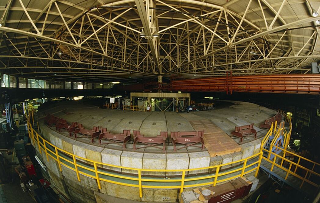 El Bevatron es un acelerador de protones que comenzó a funcionar por primera vez en 1954, y que produjo varios descubrimientos importantes, incluidos el antiprotón (1955) y las resonancias.