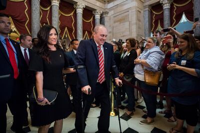 Congresista republicano herido en tiroteo regresa al Capitolio de EU