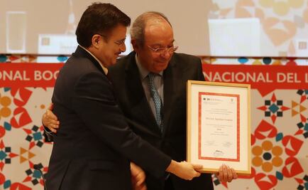 Reconocen a Héctor Aguilar Camín en la FIL Guadalajara