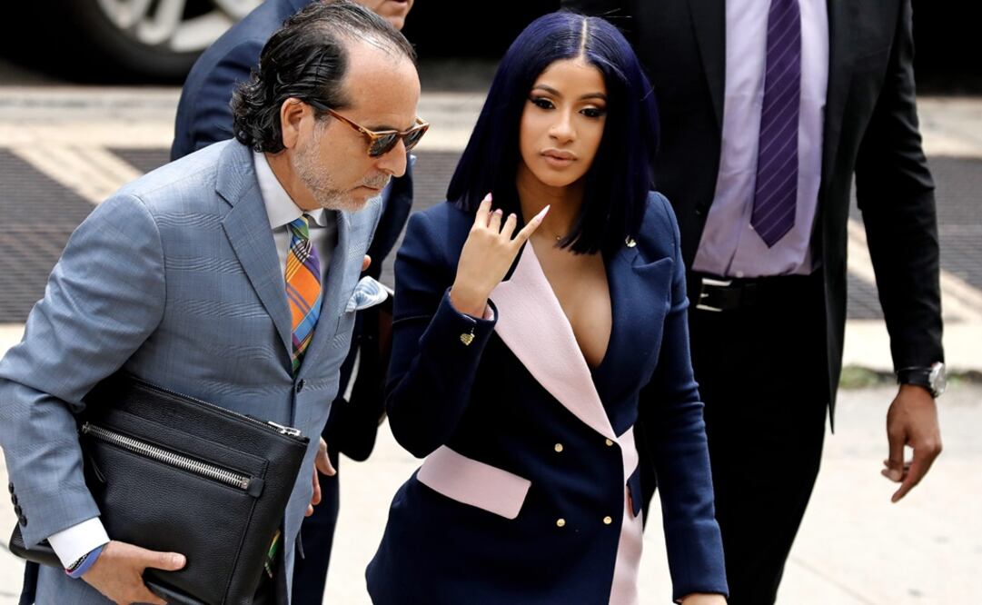 Ataviada en un traje azul oscuro y con el pelo teñido del mismo color, se declaró inocente. Foto: EFE 