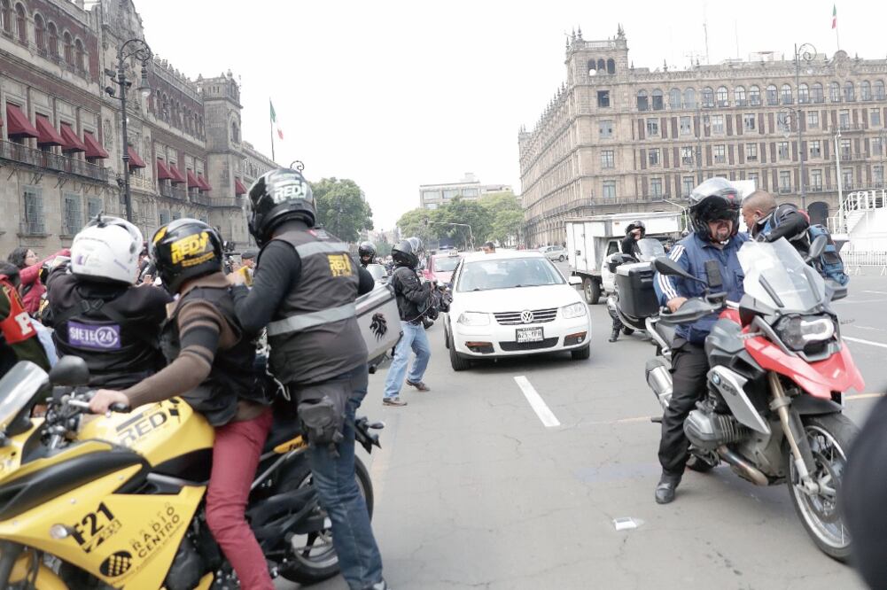 López Obrador llegó puntual a su cita en Palacio Nacional (IVÁN STEPHENS. EL UNIVERSAL)