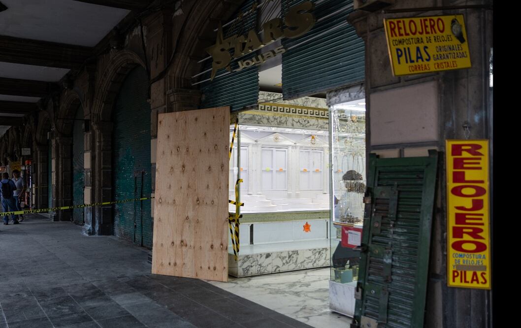 Joyerías del Centro Histórico de la Ciudad de México continúan cerradas a cuatro días de la marcha del 2 de octubre. Foto Hugo Salvador/ EL UNIVERSAL